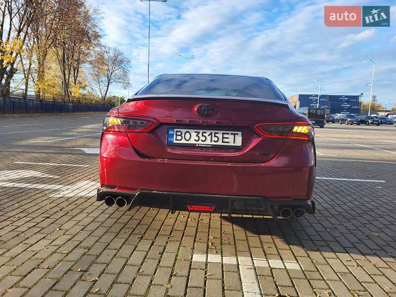 Седан Toyota Camry 2018 в Тернополе