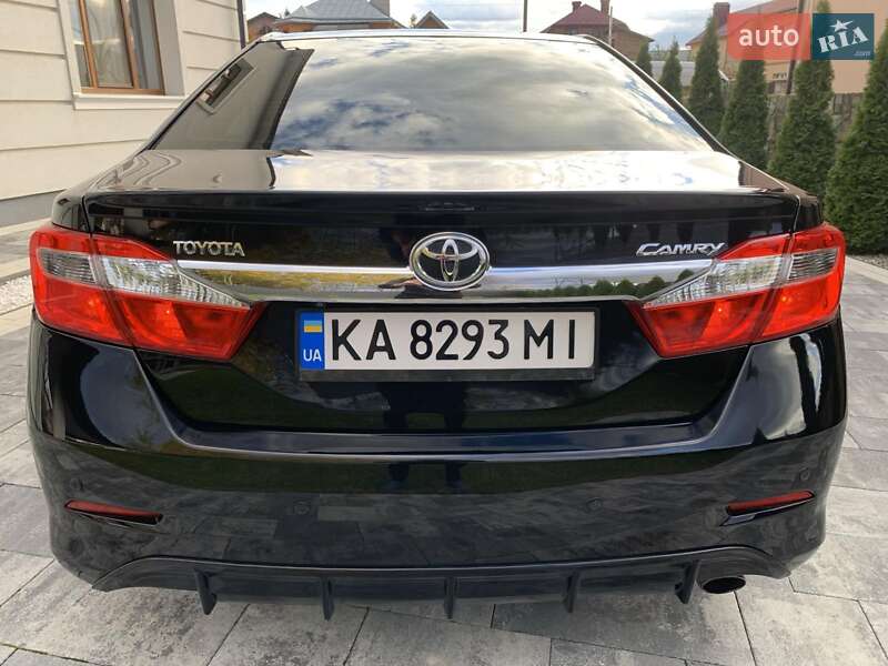 Седан Toyota Camry 2013 в Івано-Франківську