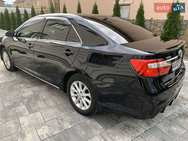Седан Toyota Camry 2013 в Івано-Франківську