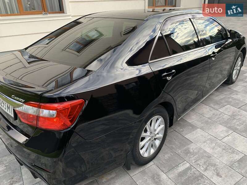 Седан Toyota Camry 2013 в Івано-Франківську