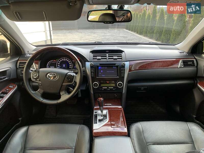 Седан Toyota Camry 2013 в Івано-Франківську