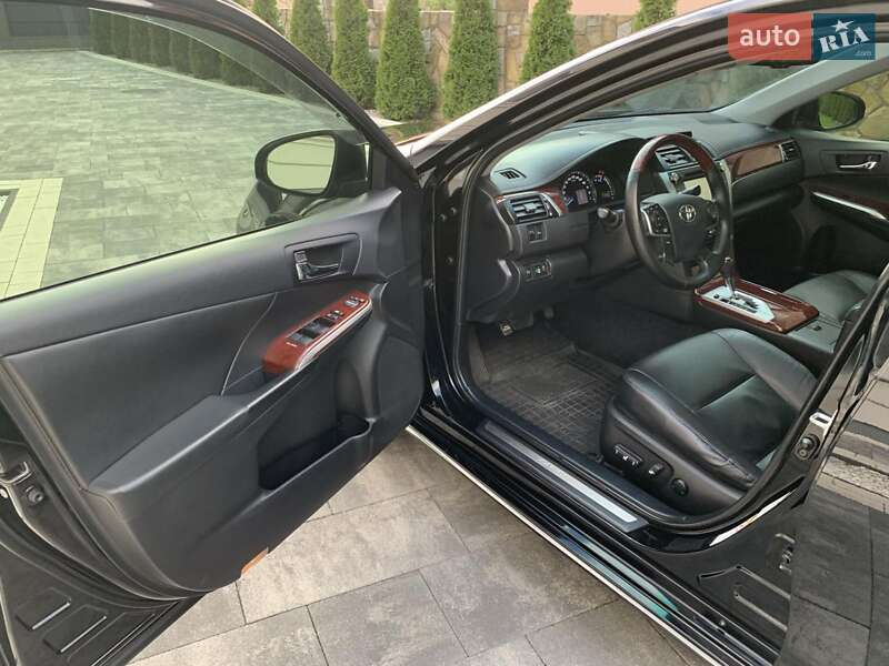 Седан Toyota Camry 2013 в Івано-Франківську