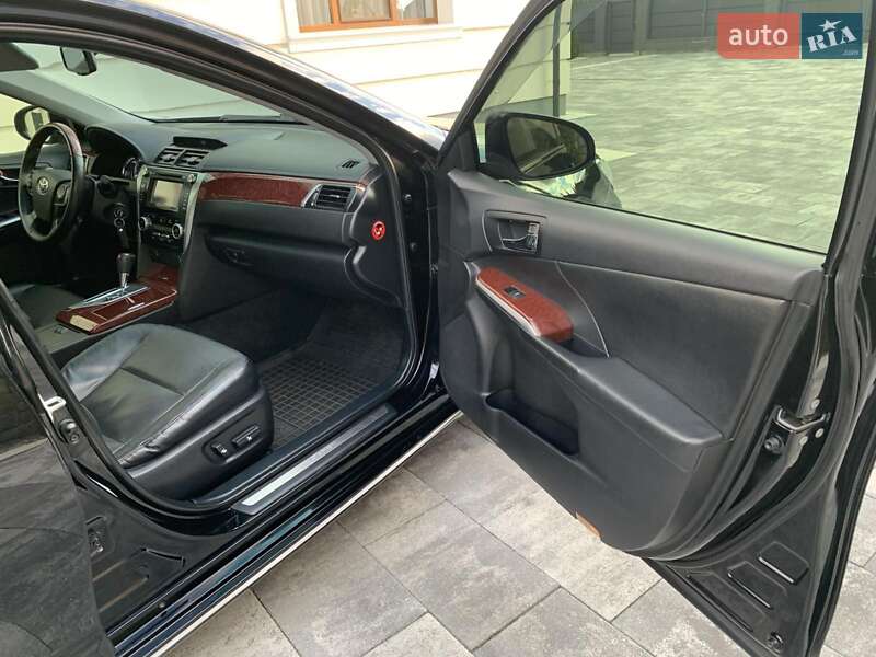 Седан Toyota Camry 2013 в Івано-Франківську