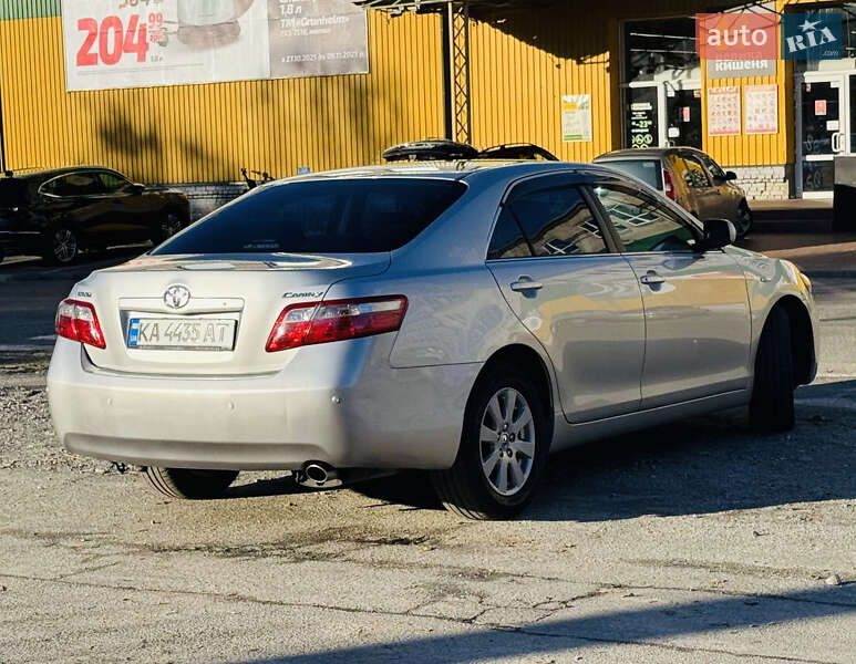 Седан Toyota Camry 2008 в Киеве