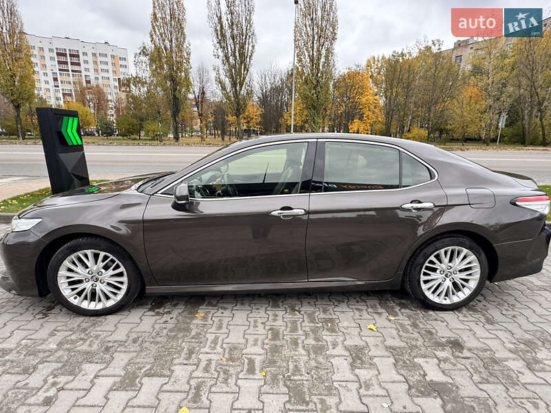 Седан Toyota Camry 2018 в Киеве фото 3 Седан Toyota Camry 2018 в Киеве