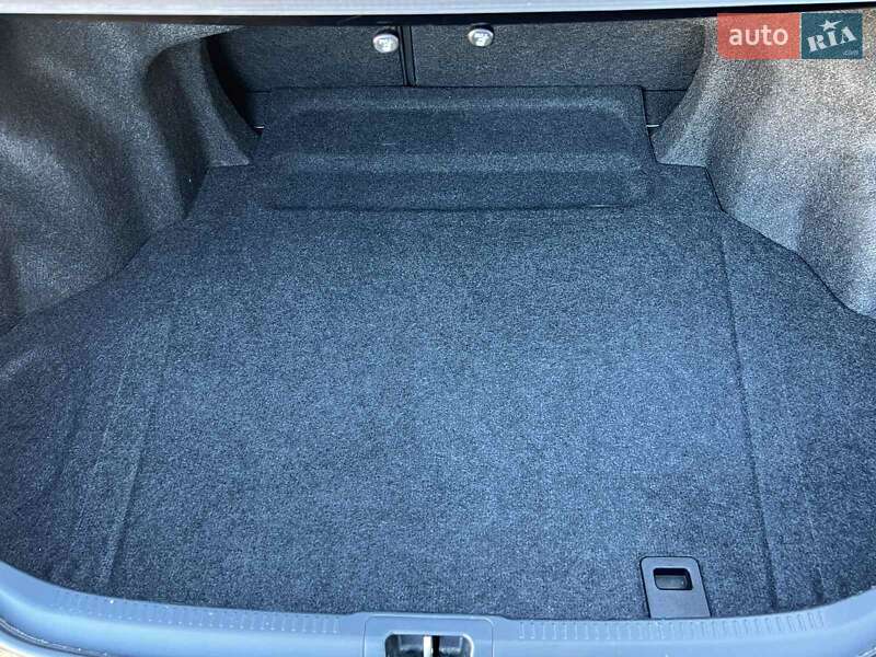 Седан Toyota Camry 2017 в Киеве фото 64 Седан Toyota Camry 2017 в Киеве