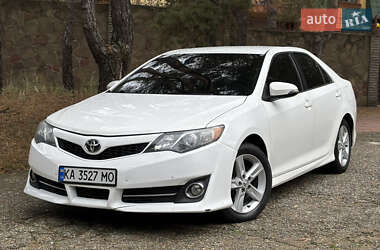 Седан Toyota Camry 2013 в Киеве