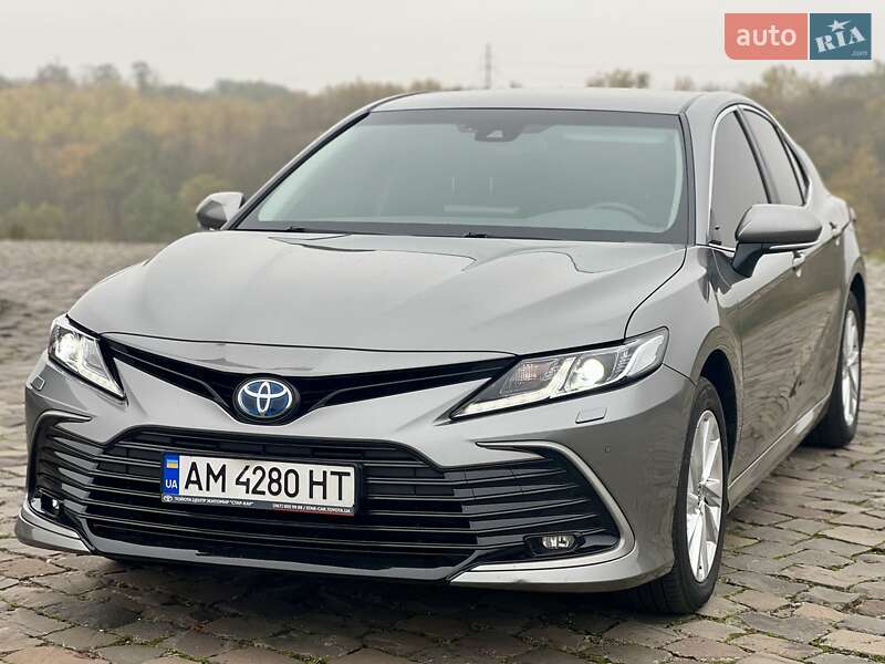 Седан Toyota Camry 2024 в Житомире