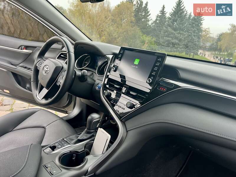 Седан Toyota Camry 2024 в Житомире