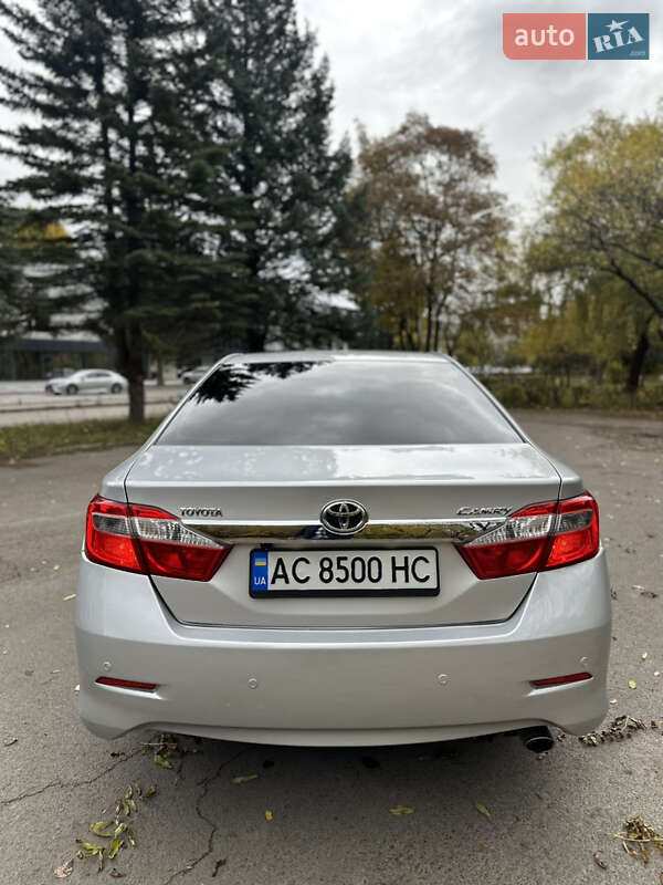 Седан Toyota Camry 2012 в Луцке