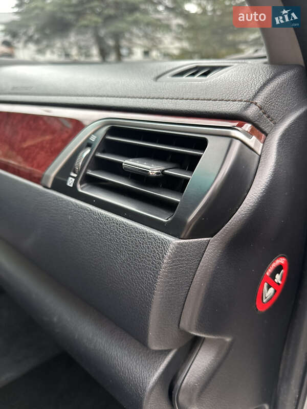 Седан Toyota Camry 2012 в Луцке