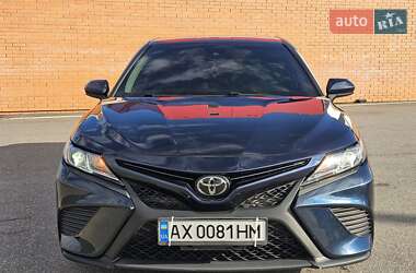 Седан Toyota Camry 2018 в Киеве