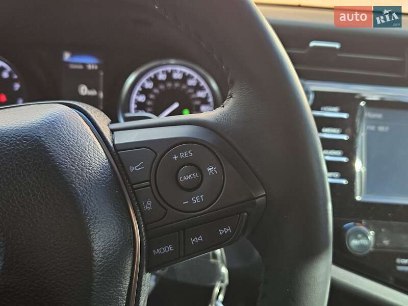 Седан Toyota Camry 2018 в Киеве