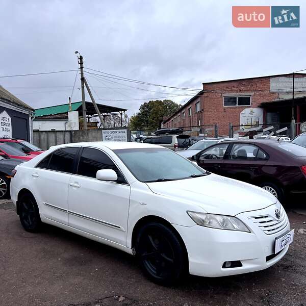 Седан Toyota Camry 2006 в Чернигове