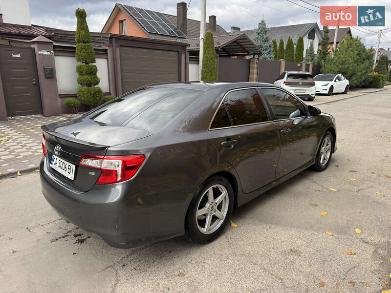 Седан Toyota Camry 2014 в Киеве