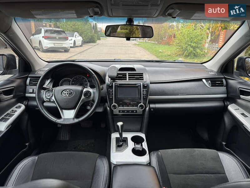 Седан Toyota Camry 2014 в Киеве