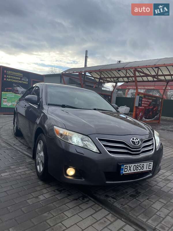 Седан Toyota Camry 2010 в Полонном фото 38 Седан Toyota Camry 2010 в Полонном