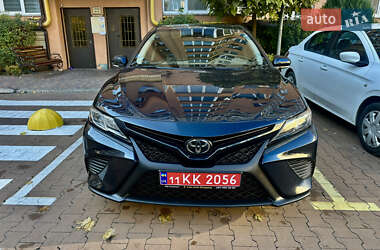 Седан Toyota Camry 2020 в Киеве