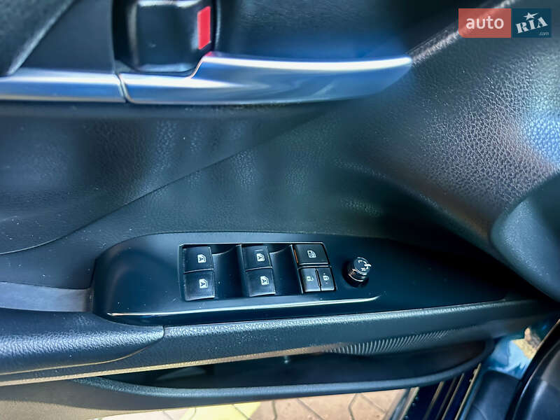 Седан Toyota Camry 2020 в Києві