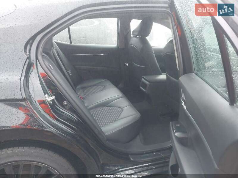 Седан Toyota Camry 2019 в Тернополе