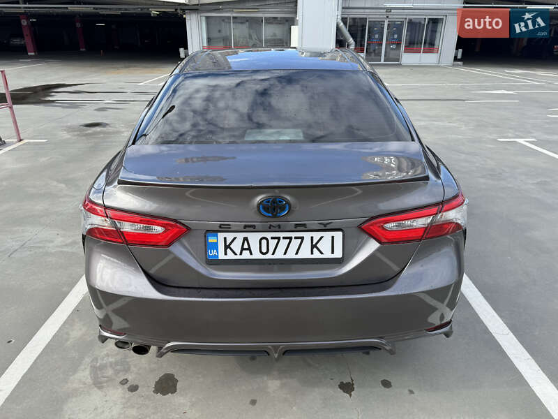 Седан Toyota Camry 2018 в Києві