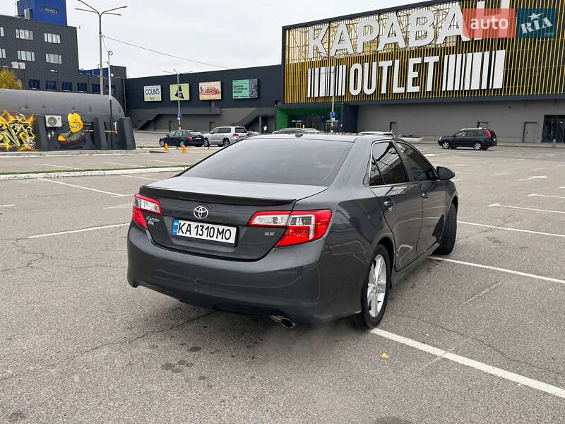 Седан Toyota Camry 2012 в Киеве