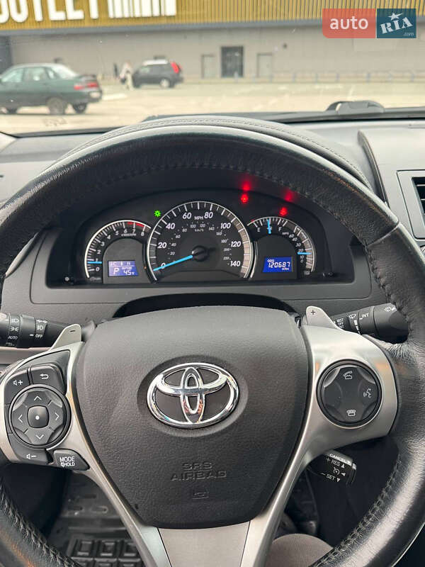 Седан Toyota Camry 2012 в Киеве