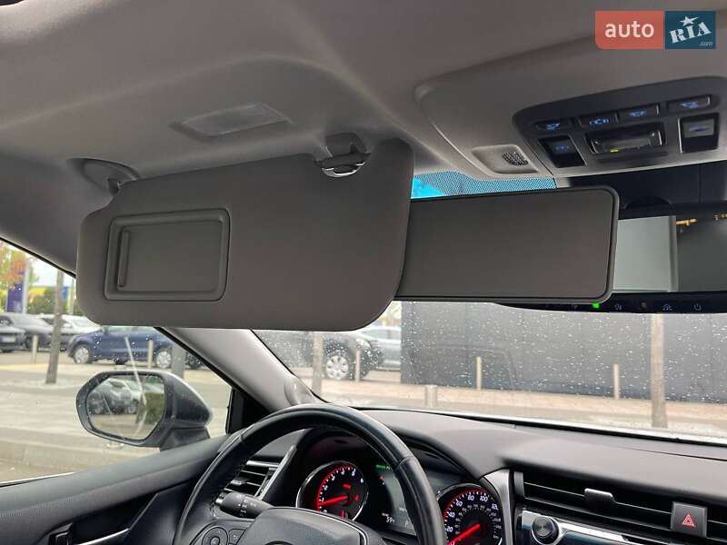 Седан Toyota Camry 2018 в Киеве фото 36 Седан Toyota Camry 2018 в Киеве