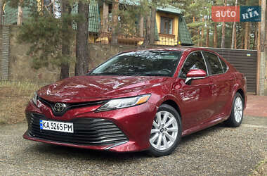 Седан Toyota Camry 2017 в Киеве