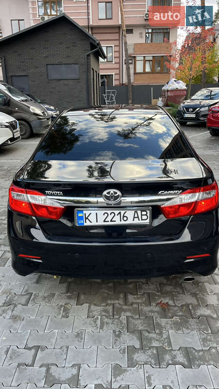 Седан Toyota Camry 2014 в Киеве
