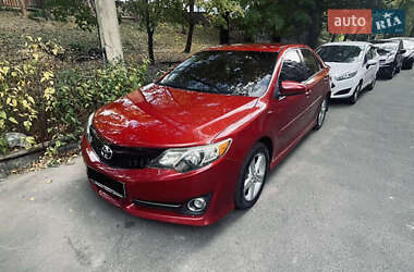 Седан Toyota Camry 2013 в Дніпрі