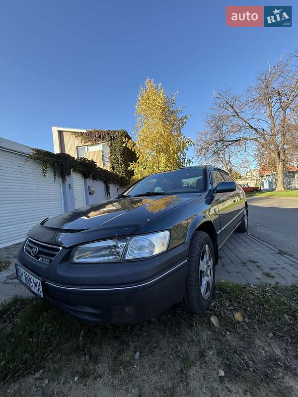 Седан Toyota Camry 1998 в Одессе