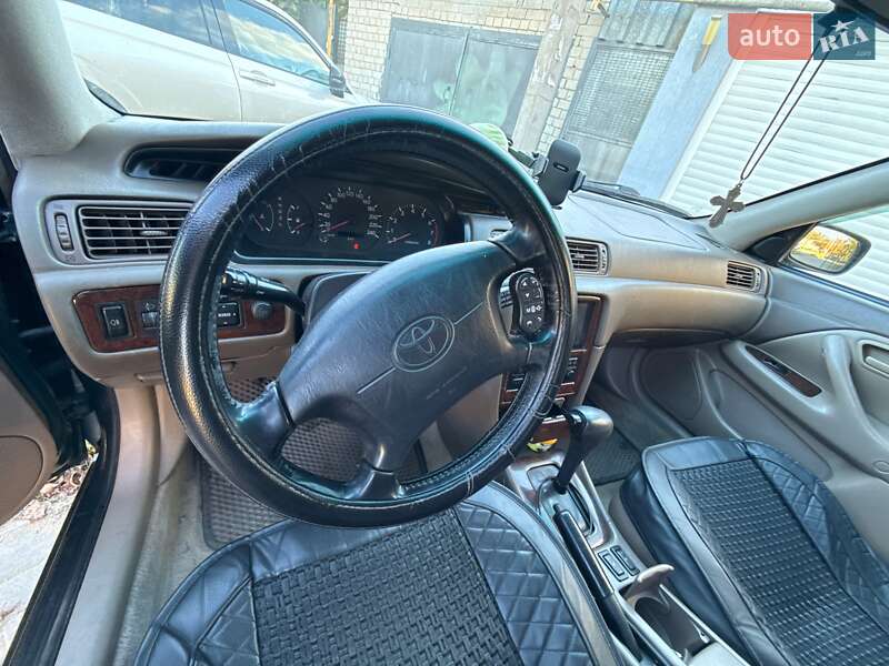 Седан Toyota Camry 1998 в Одессе