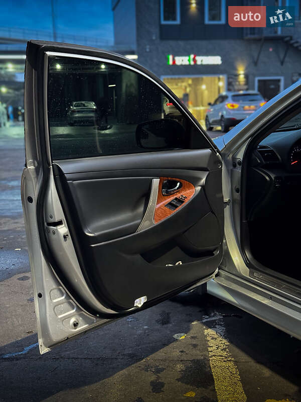 Седан Toyota Camry 2008 в Броварах