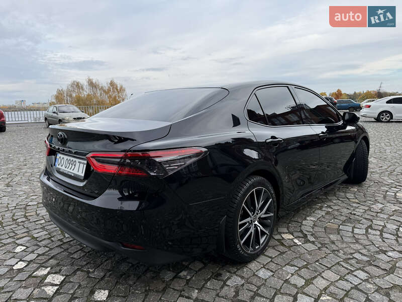 Седан Toyota Camry 2022 в Днепре
