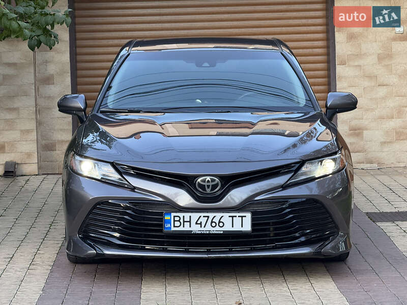 Седан Toyota Camry 2017 в Одессе