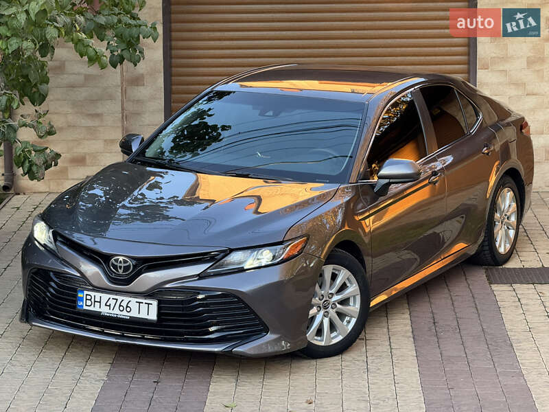 Седан Toyota Camry 2017 в Одессе