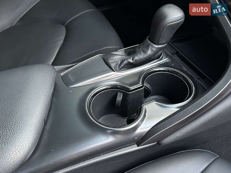 Седан Toyota Camry 2017 в Одессе