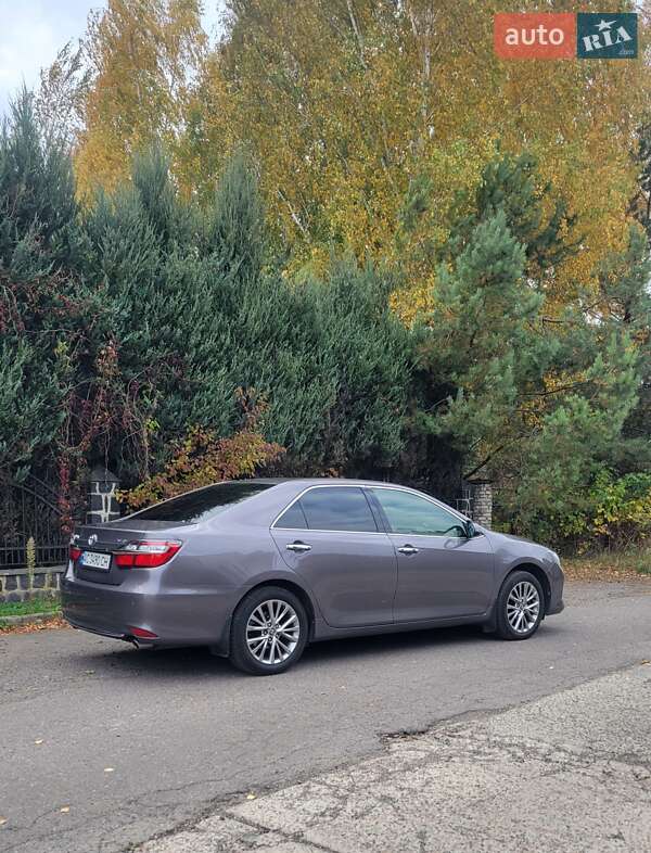 Седан Toyota Camry 2016 в Луцьку