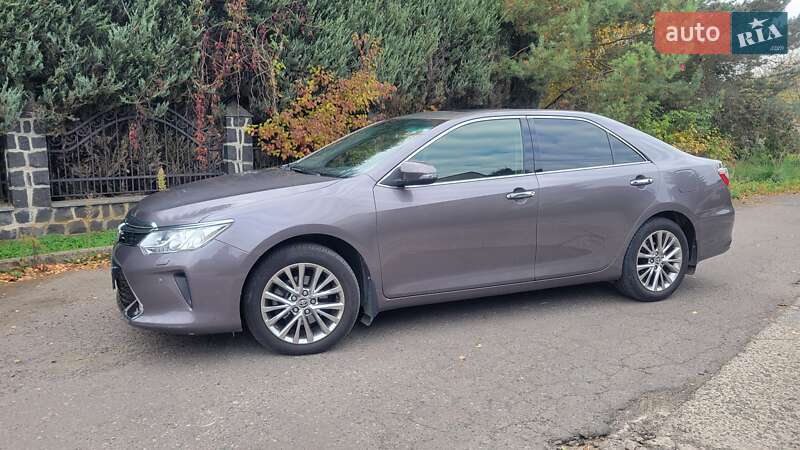 Седан Toyota Camry 2016 в Луцьку