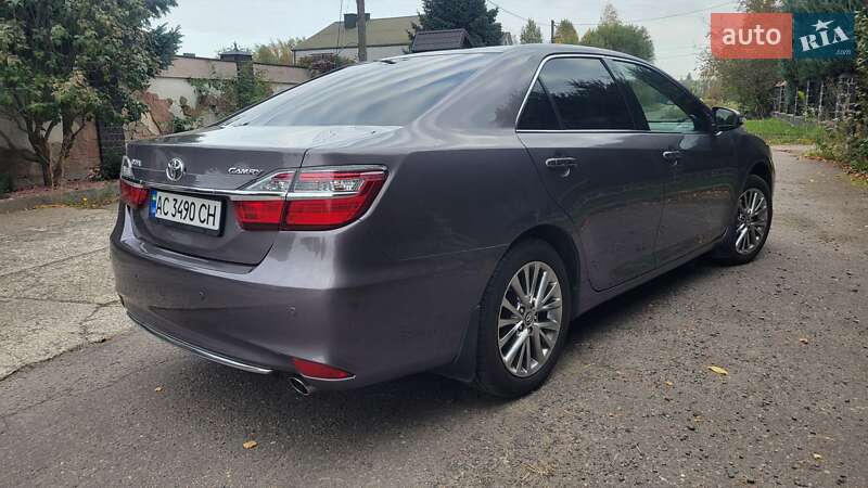 Седан Toyota Camry 2016 в Луцьку