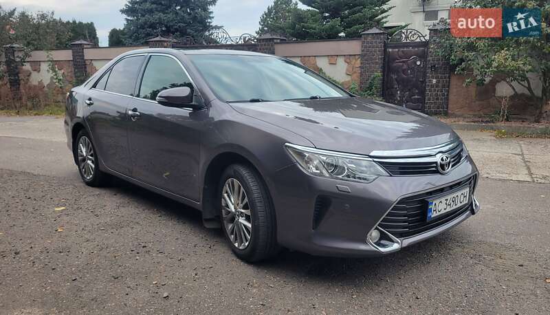Седан Toyota Camry 2016 в Луцьку