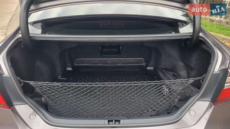 Седан Toyota Camry 2016 в Луцьку