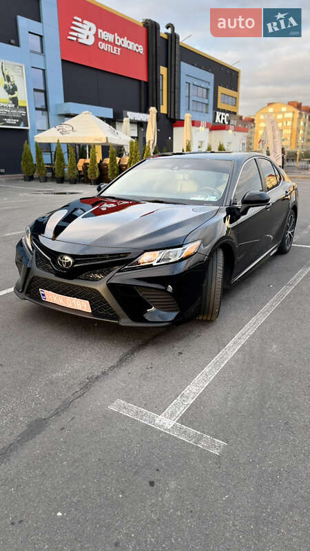 Седан Toyota Camry 2018 в Киеве фото 3 Седан Toyota Camry 2018 в Киеве