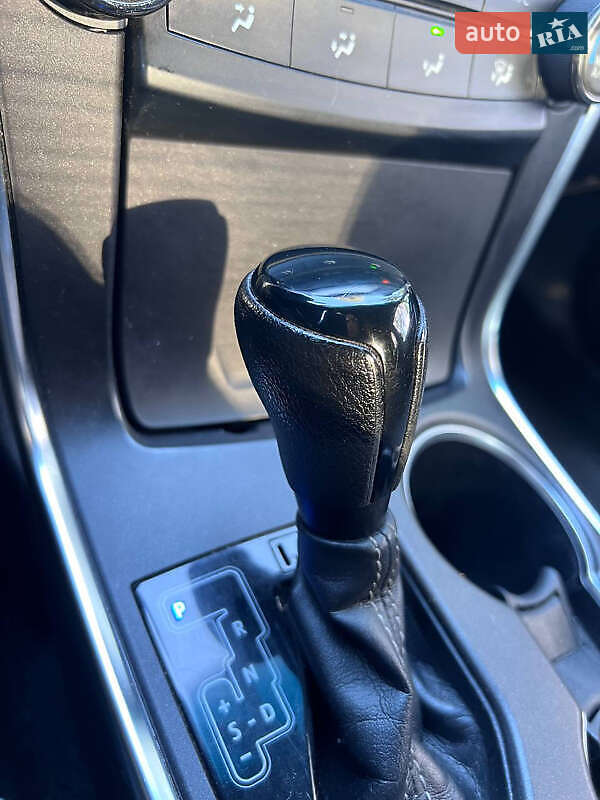 Седан Toyota Camry 2016 в Киеве