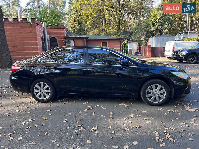 Седан Toyota Camry 2016 в Киеве