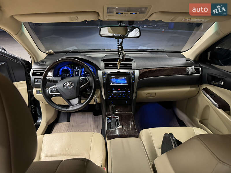 Седан Toyota Camry 2017 в Дніпрі