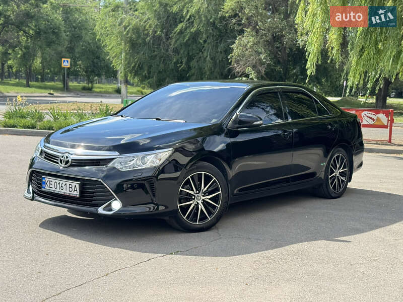 Седан Toyota Camry 2017 в Дніпрі