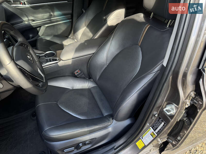 Седан Toyota Camry 2021 в Киеве