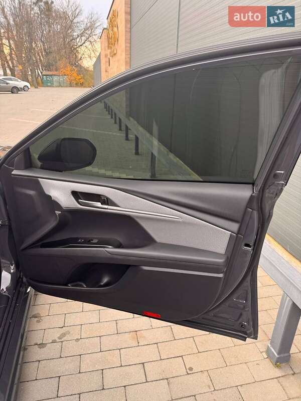 Седан Toyota Camry 2024 в Киеве